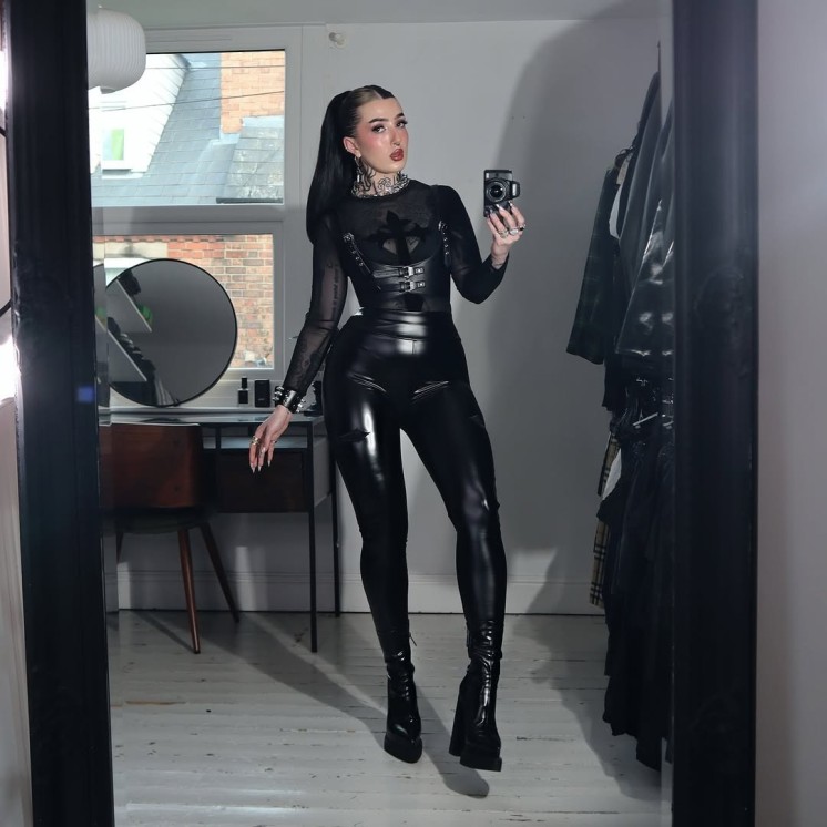 Haunted Vampiress Leggings