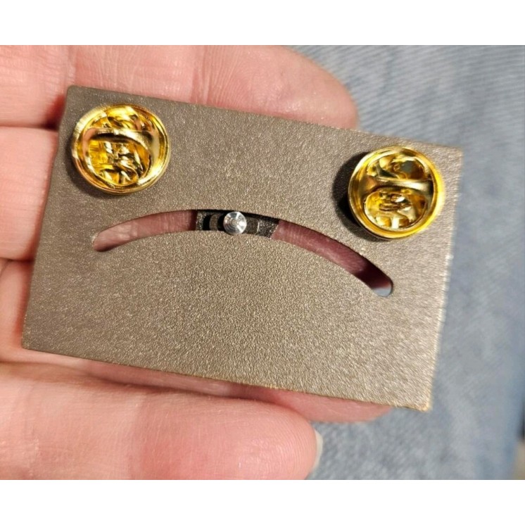 Pin estilo Ouija con diseño de sol y luna