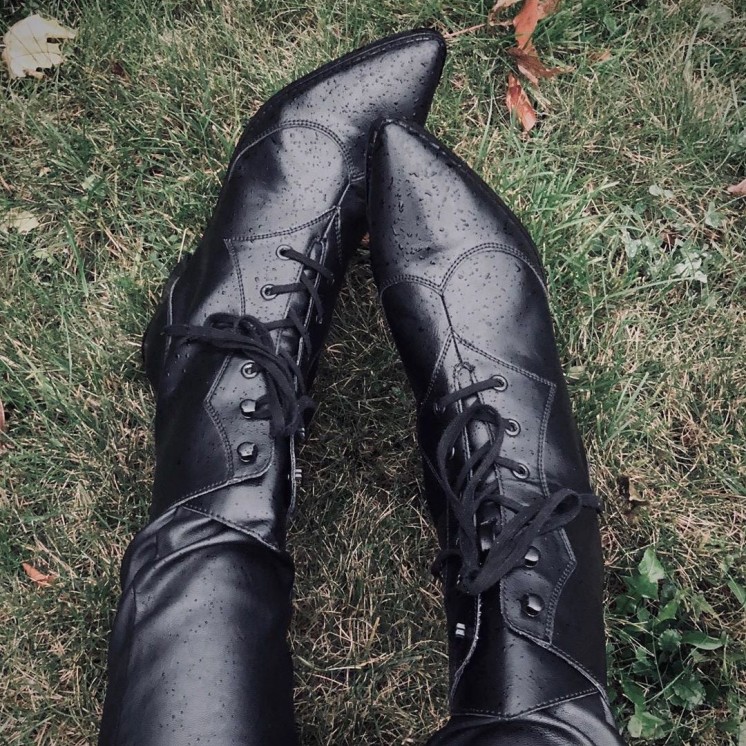 Raven Pointed-Toe Bootie
