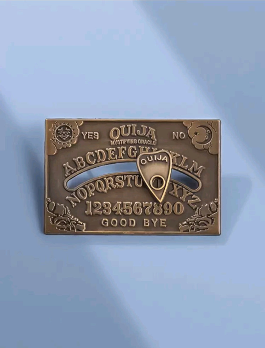 Pin estilo Ouija con diseño de sol y luna