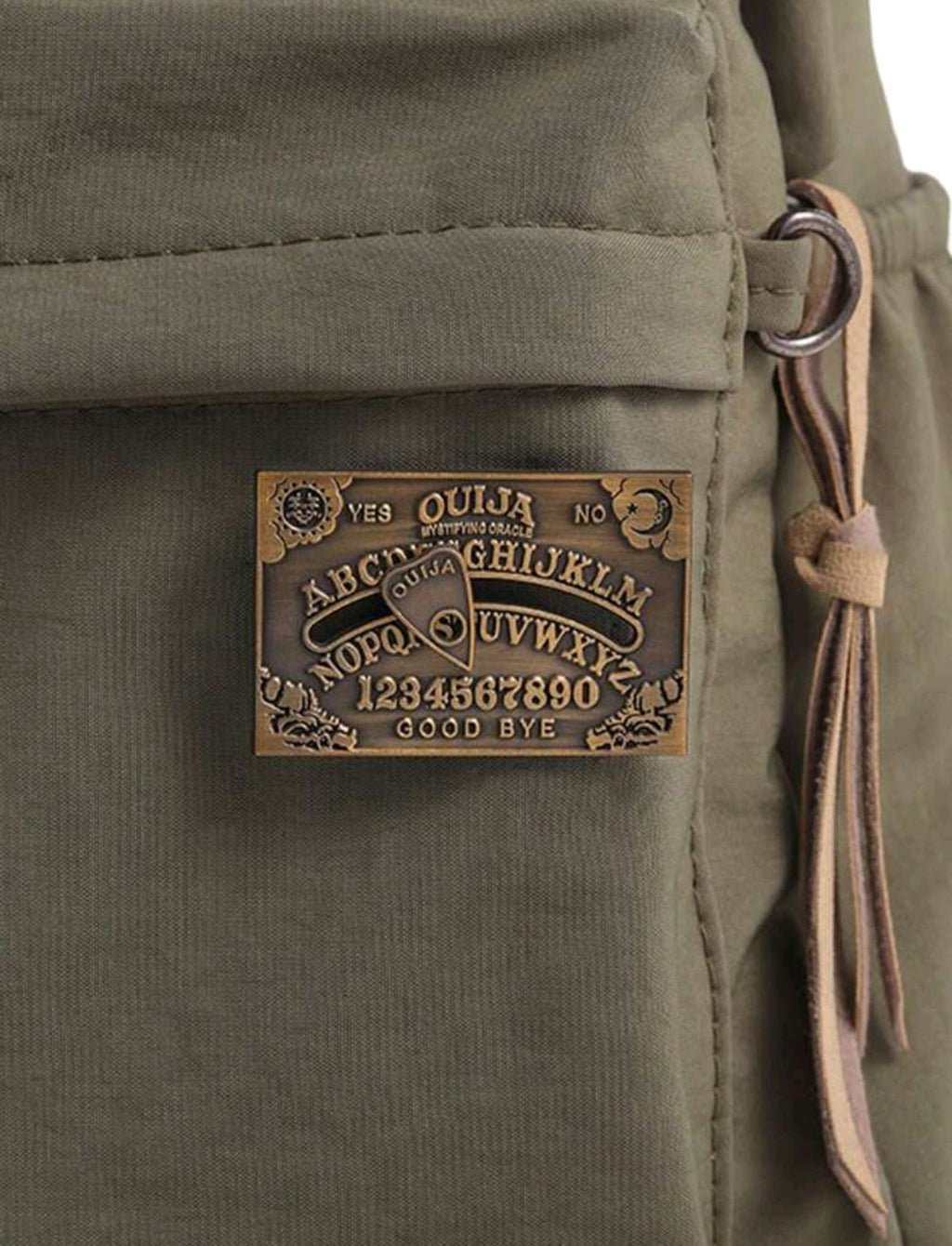 Pin estilo Ouija con diseño de sol y luna