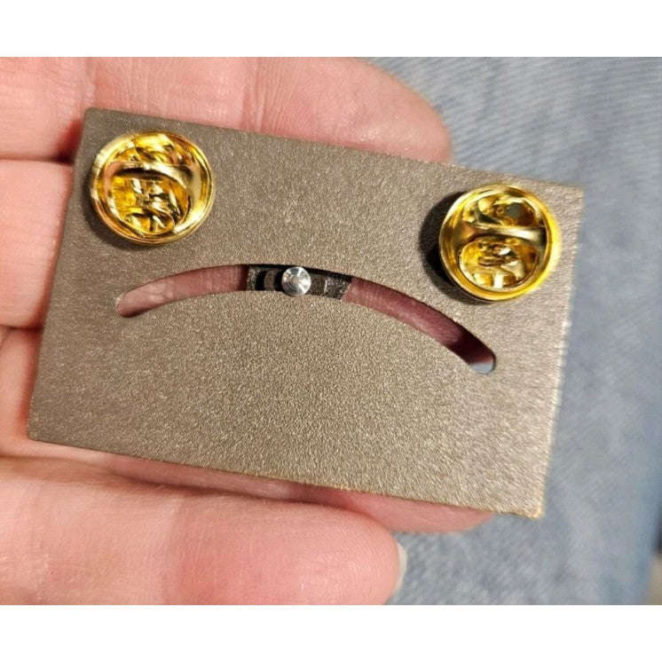 Pin estilo Ouija con diseño de sol y luna